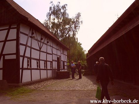 Bild 13 Ausstellungseröffnung der Ausstellung Rauminstallation auf dem Steenkamp-Hof