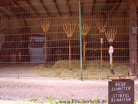 Bild 3 Ausstellungseröffnung der Ausstellung Rauminstallation auf dem Steenkamp-Hof