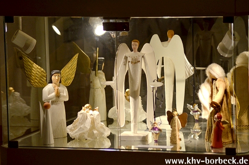 Bild 28 zur Weihnachtsausstellung "Engel auf Reisen" sowie Cuesterey-Fenster 2013 und die Veranstaltung "Mein Camino"