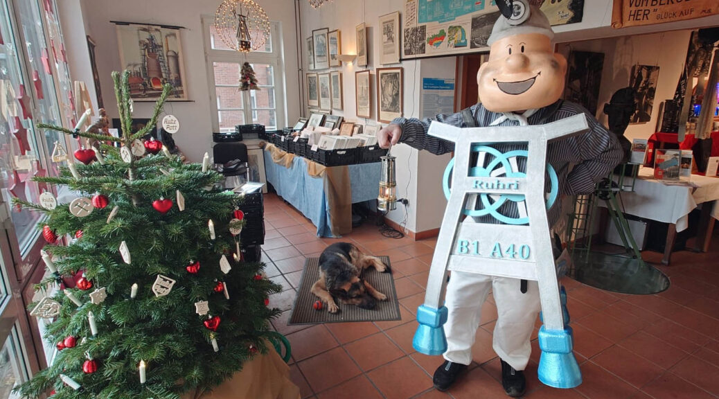 Das Pott-Maskottchen begrüßte die Ausstellungsbesucher am ersten Tag.